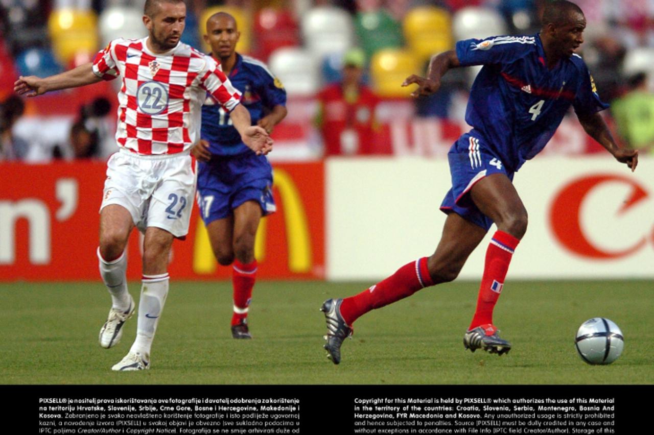 'France's Patrick Vieira leaves behind Croatia's Nenad Bjelica (l)Photo: Press Association/PIXSELL'