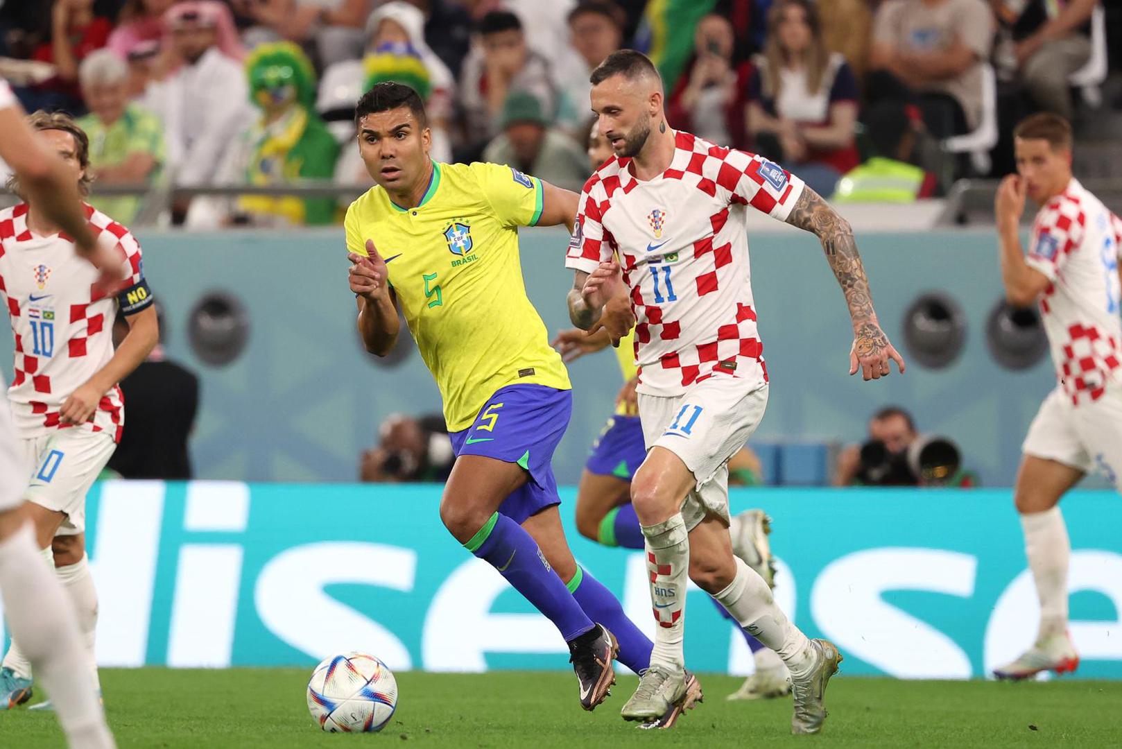 09.12.2022., stadion Education City, Al Rayyan, Katar - FIFA Svjetsko prvenstvo, cetvrtfinale, Hrvatska - Brazil. Marcelo Brozovic, Carlos Casemiro Photo: Goran Stanzl/PIXSELL