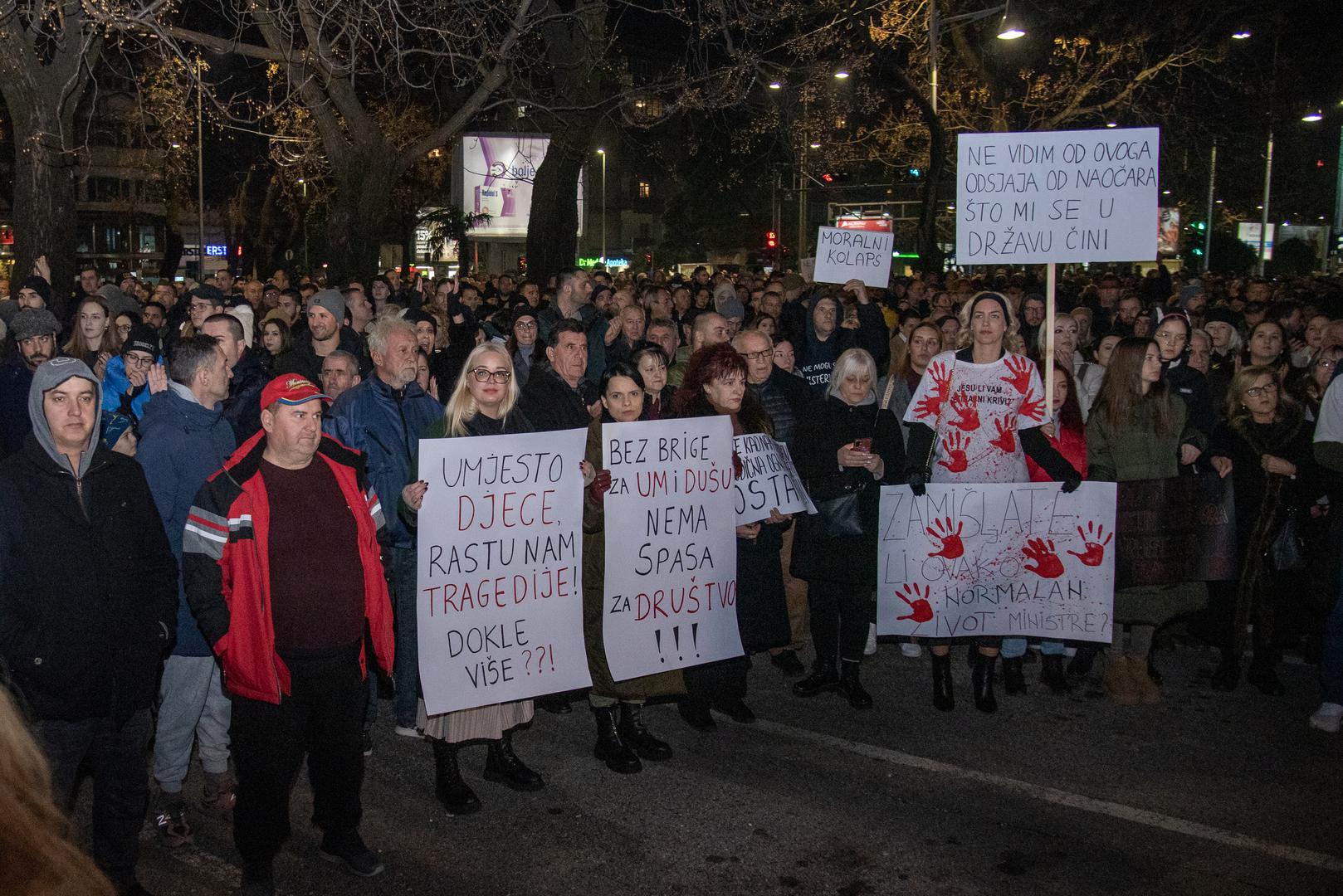 S druge strane, to su opovrgli u studentskom pokretu Kamo sjutra, zahtjevajući od svih političkih partija da ne koriste prosvjed u političke svrhe jer se radi isključivo o građanskom okupljanju. 