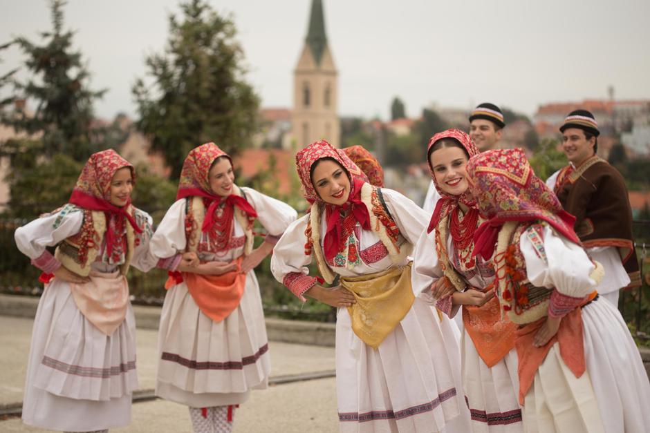 Pokladni i drugi hrvatski tradicijski običaji Hrvatske glazbene mladeži