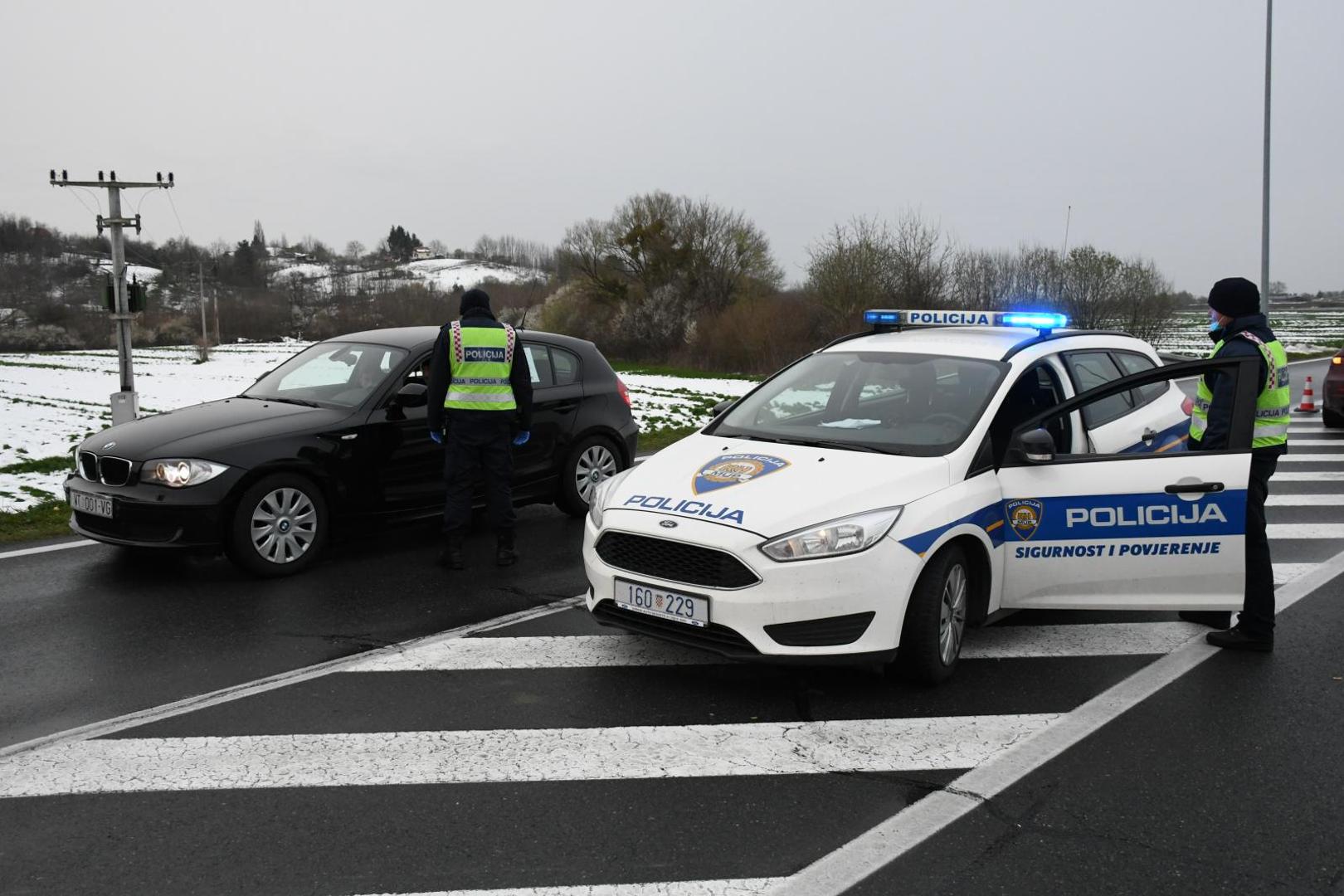 26.03.2020.,Virovitica - Barikade koje je virovitičko-podravski krizni stožer stavio na ulazu iz osjecko-baranjske zupanije
Photo: Damir Spehar/PIXSELL