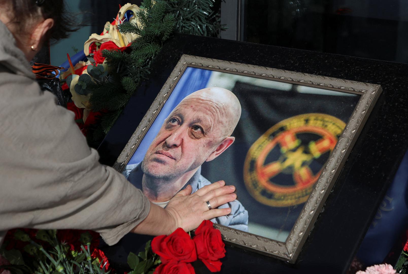 A woman mourns next to a makeshift memorial for Yevgeny Prigozhin, head of the Wagner mercenary group, as people mark 40 days since his death to respect an Orthodox tradition, in Saint Petersburg, Russia, October 1, 2023. REUTERS/Anton Vaganov Photo: ANTON VAGANOV/REUTERS