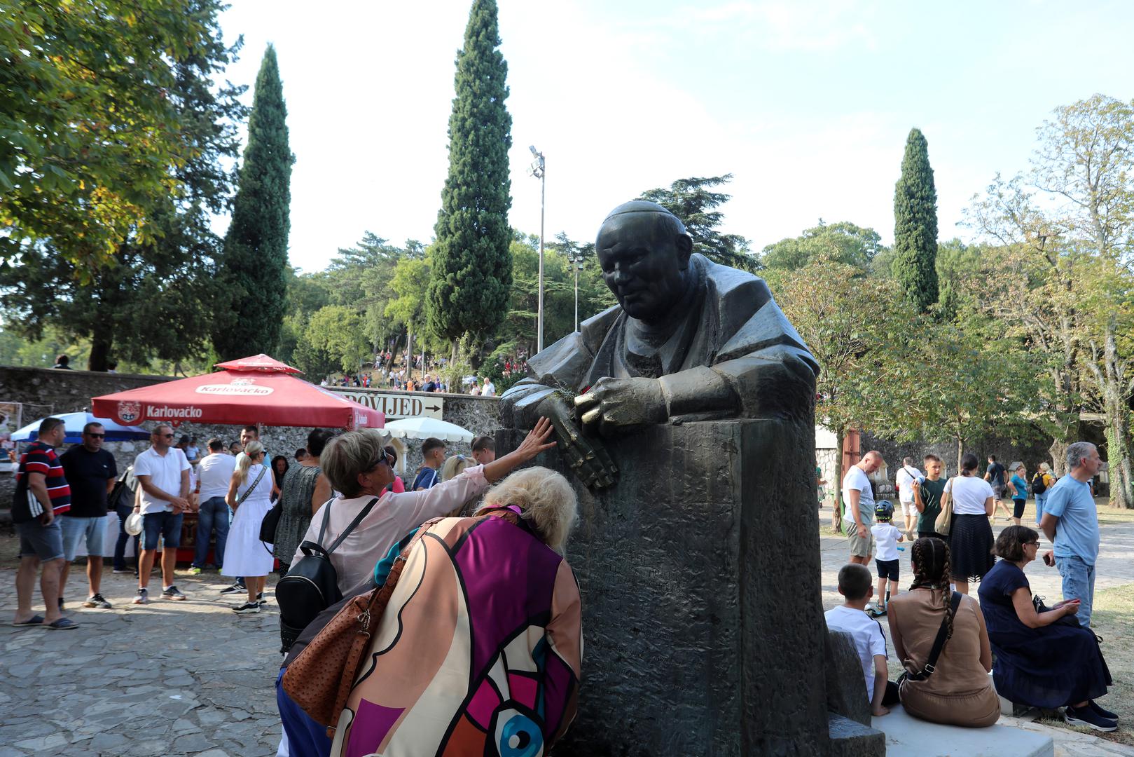 Tu su i crkva Majke Božje Trsatske u Rijeci, Sinj, kao i Marijansko svetište Gospe od Utočišta u Aljmašu.
