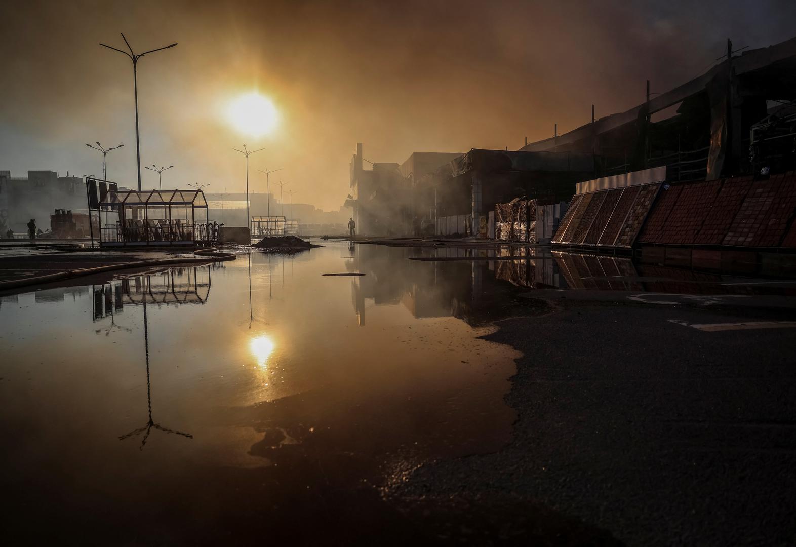 A firefighter works at a site of a household item shopping mall hit by a Russian air strike, amid Russia's attack on Ukraine, in Kharkiv, Ukraine May 25, 2024. REUTERS/Oleksandr Ratushniak Photo: OLEKSANDR RATUSHNIAK/REUTERS