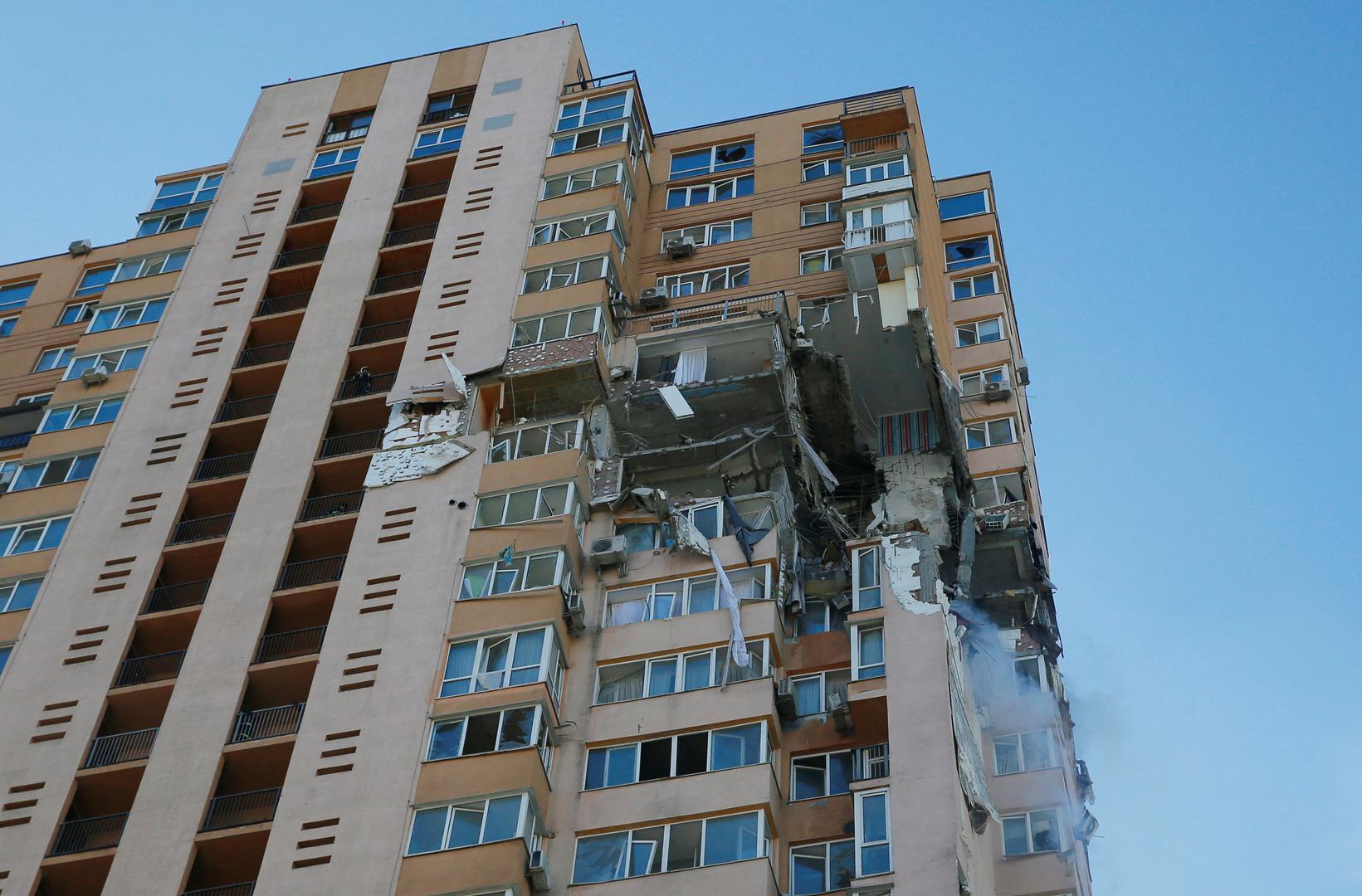 A view shows an apartment building damaged by recent shelling in Kyiv, Ukraine February 26, 2022. REUTERS/Gleb Garanich Photo: GLEB GARANICH/REUTERS