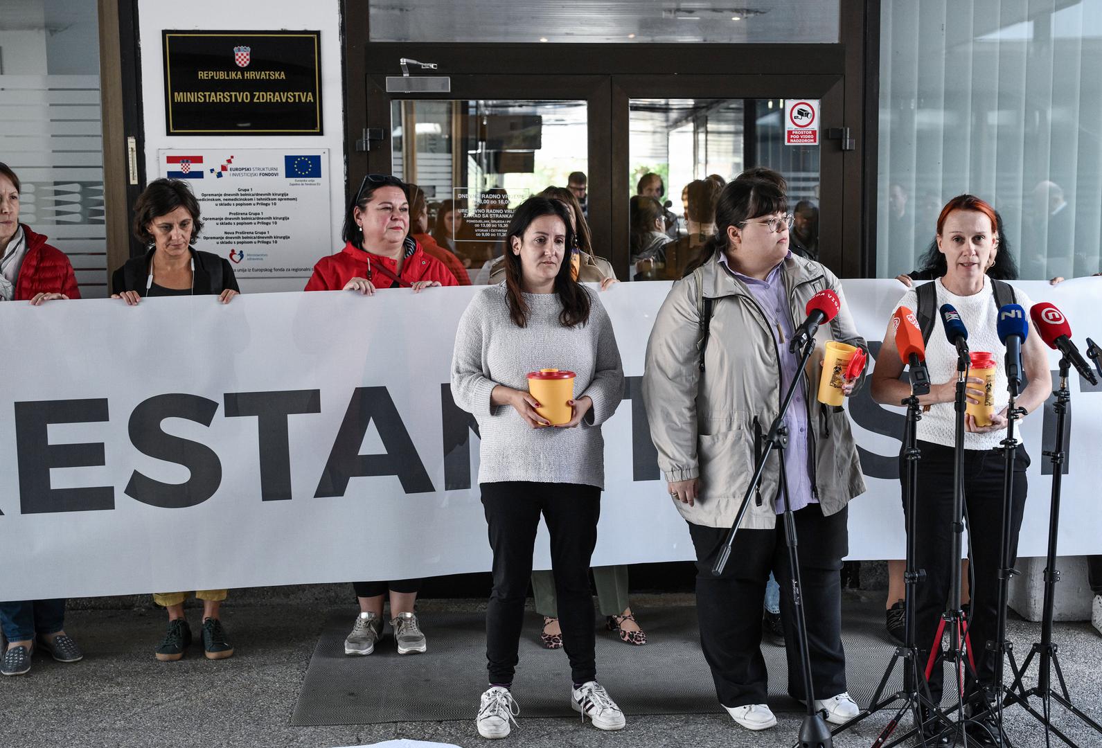 "Žene su povjeravale takvoj osobi svoju intimu, svoj život i smrt jer se radilo o onkološkom liječniku. To je strašno, nedopustivo i to je nešto što se više nikada ne smije u Hrvatskoj dogoditi", rekla je Juras.