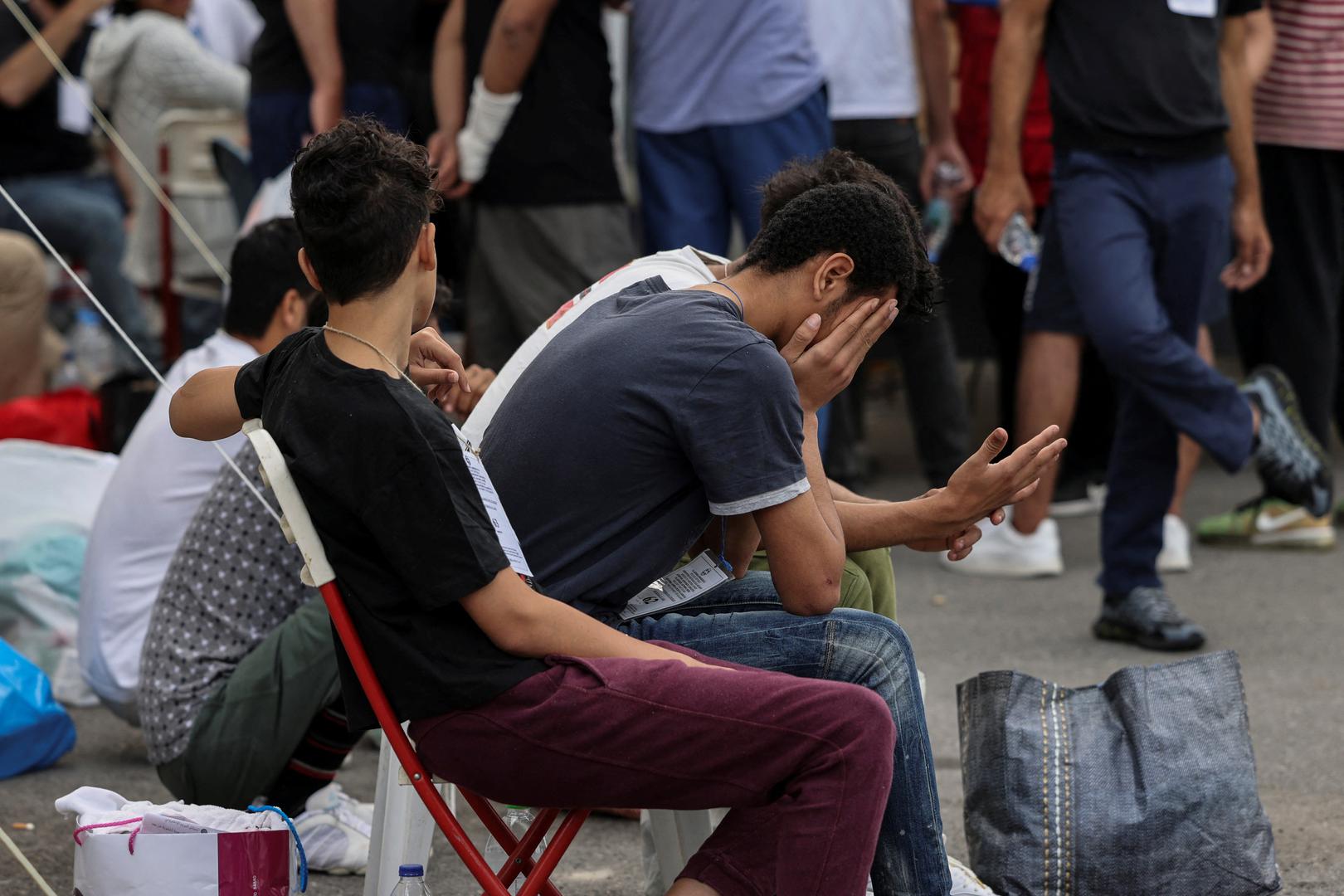 Migrants, survivors of a deadly shipwreck after a boat capsized at open sea off Greece, wait to board a bus as they are being transferred to Athens from the port of Kalamata, Greece, June 16, 2023. REUTERS/Stelios Misinas Photo: STELIOS MISINAS/REUTERS