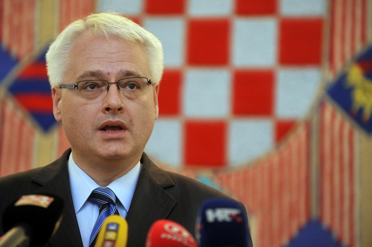 '24.10.2010., Ured Predsjednika, Pantovcak 241, Zagreb - Predsjednik Republike Ivo Josipovic primio je grupe gradjana na kavu poslije cega je dao izjavu za medije.  Photo: Goran Stanzl/PIXSELL'