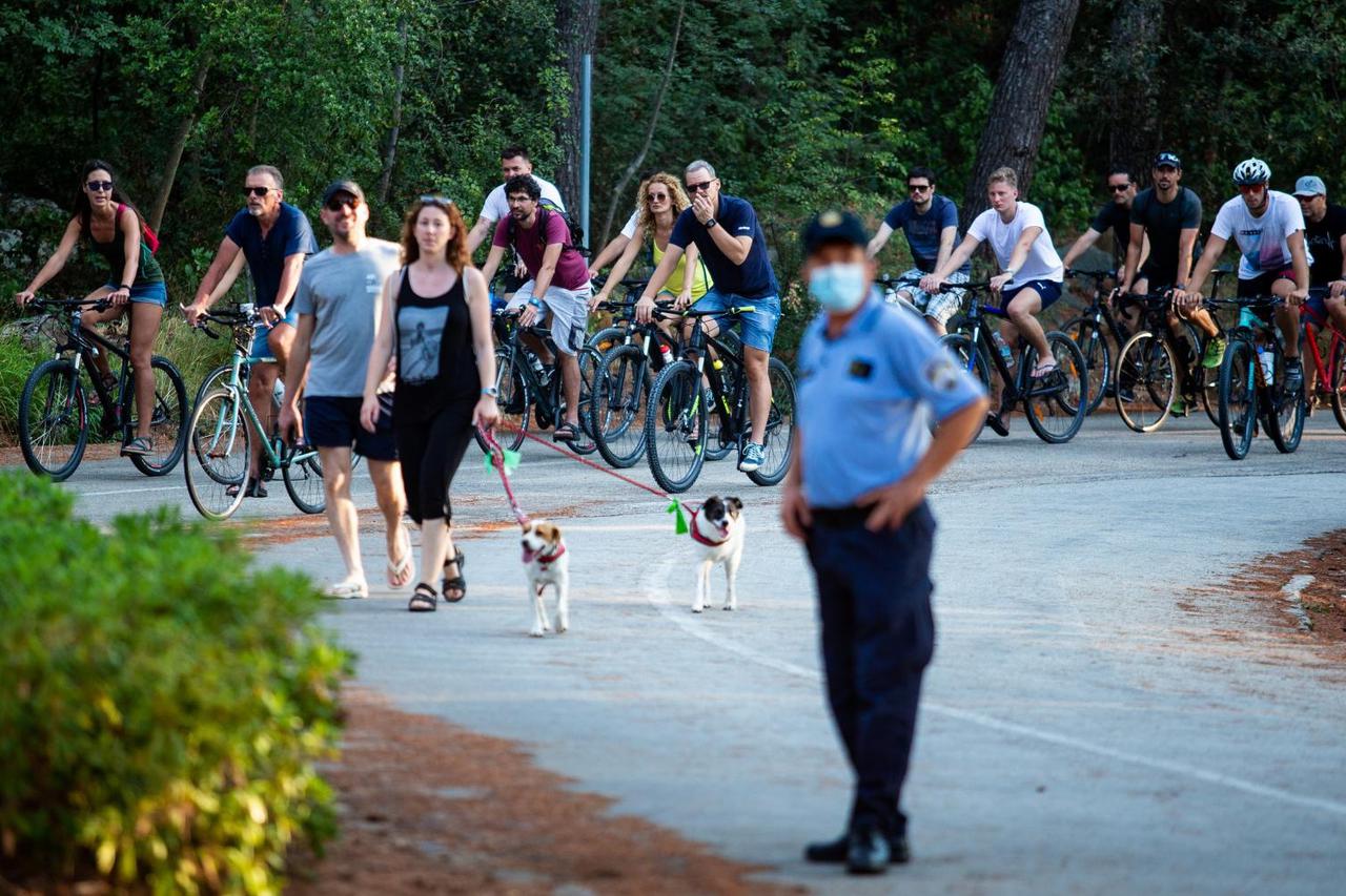 Split: Prosvjedna vožnja biciklima pod nazivom "Za Marjan bez auta"