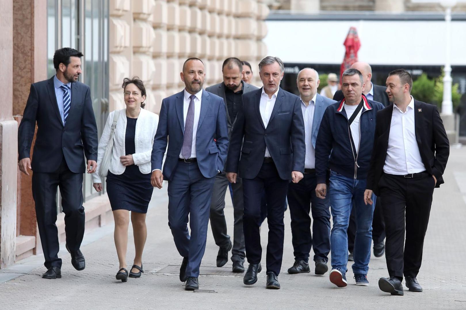 11.05.2020., Zagreb - Predsjednik Domovinskog pokreta Miroslav Skoro i predstavnici Hrvatskih suverenista Hrvoje Zekanovic, predsjednik, Marijan Pavlicek, predsjednik Hrvatske konzervativne stranke i supredsjednik Hrvatskih suverenista te Ladislav Ilcic, predsjednik HRAST-a odrzali su konferenciju za medije na temu koalicijskog dogovora o zajednickom izlasku na parlamentarne izbore. Photo: Patrik Macek/PIXSELL