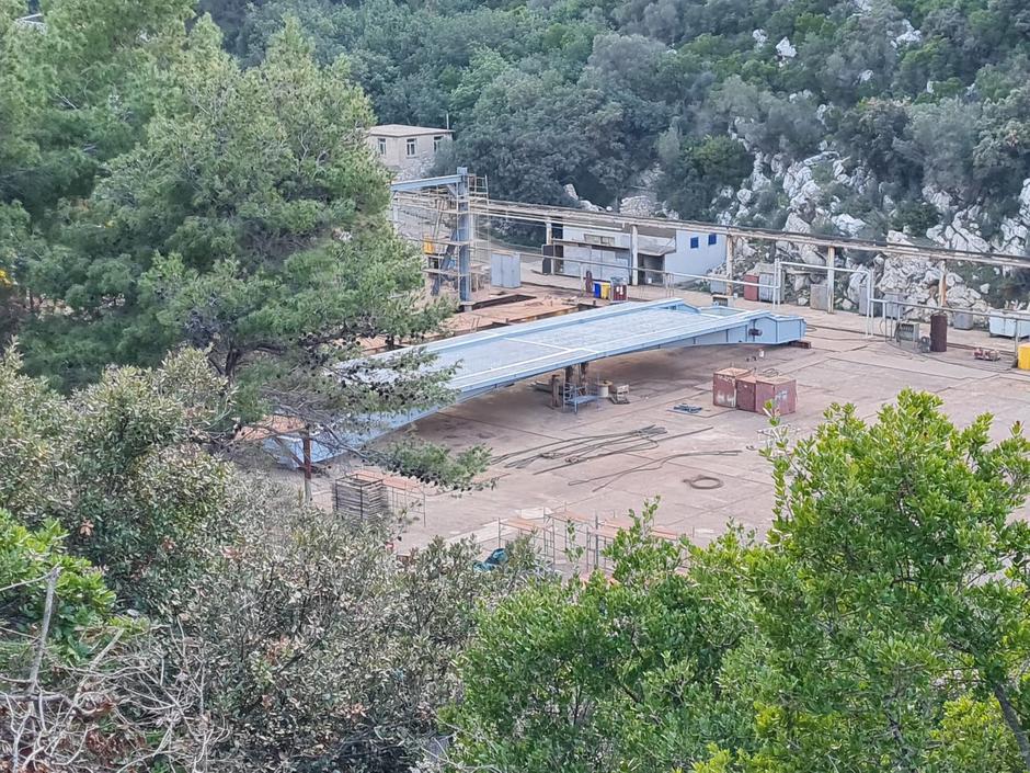 Elementi starog čiovskog mosta pripremaju se za montažu