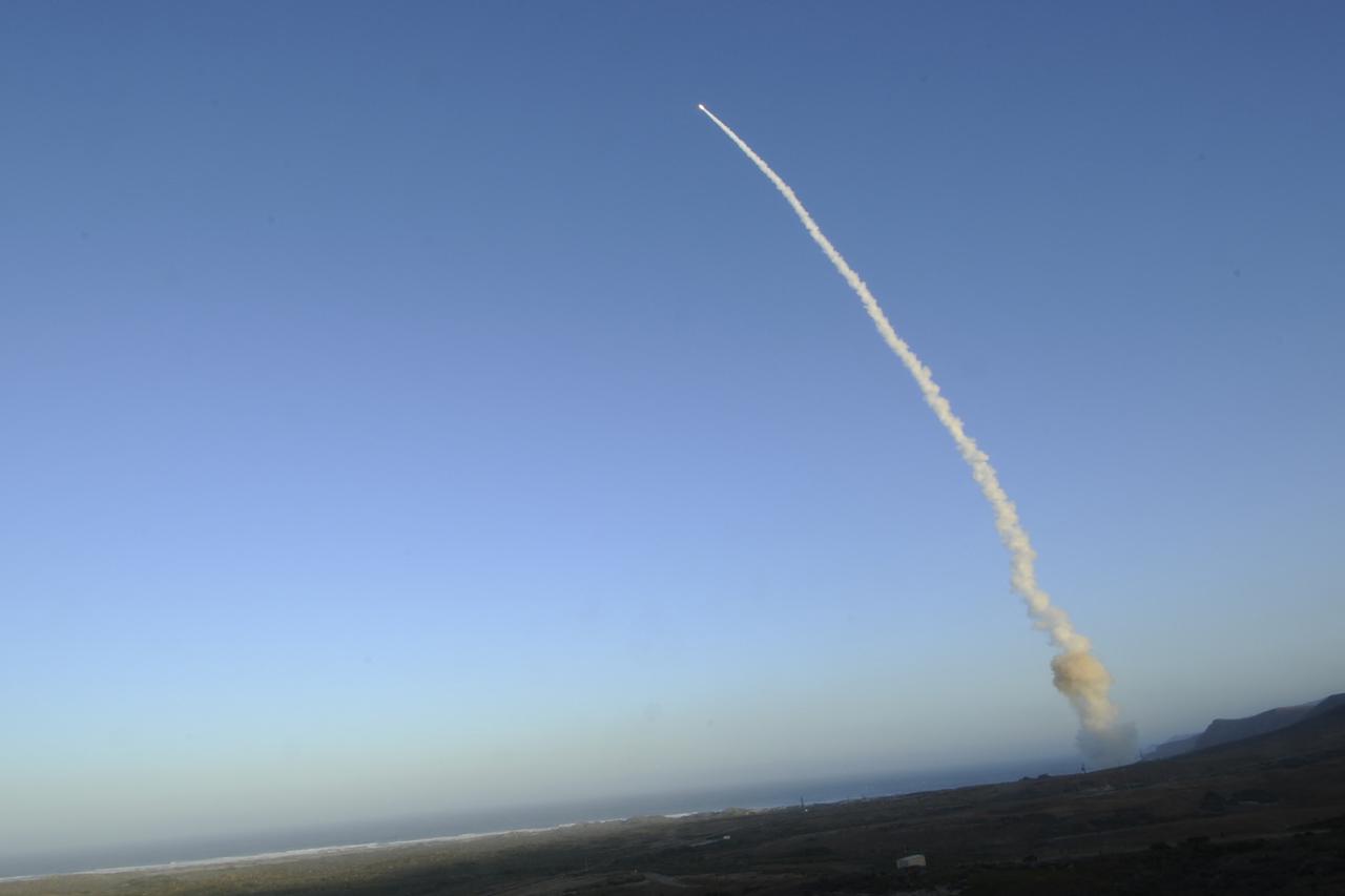 US Air Force Tests Nuclear-Capable Long-Range Missile