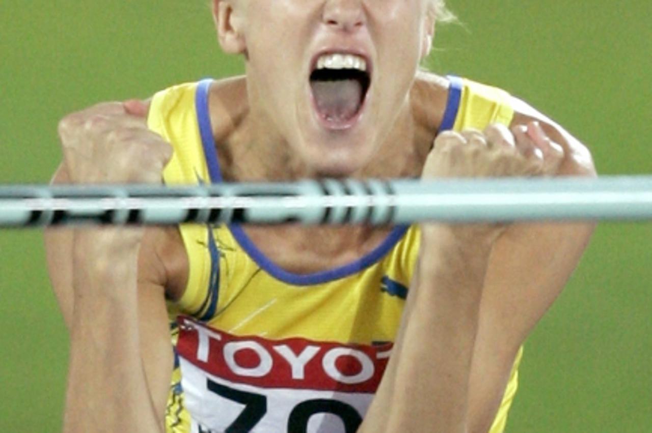 'Kajsa Bergqvist of Sweden celebrates after clearing 2.02 metres in the women\'s high jump final at the world athletics championships in Helsinki August 8, 2005. Bergqvist, who missed last year\'s Ath