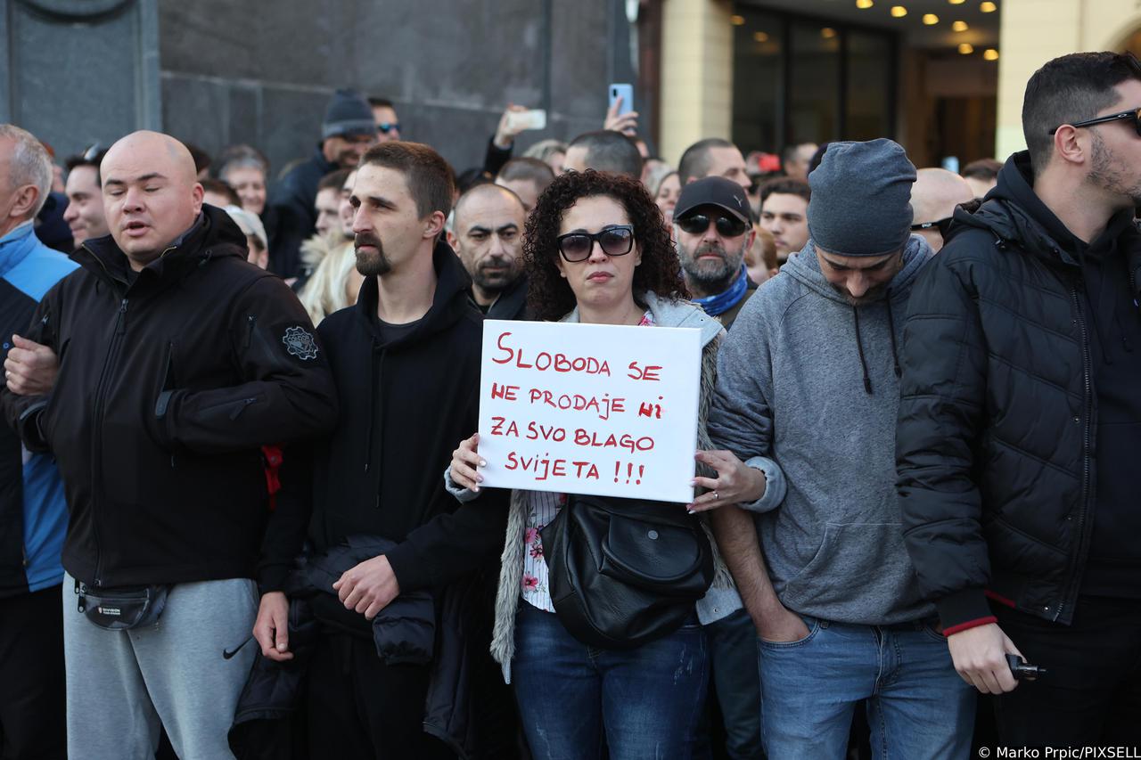 Veliki prosvjed u Zagrebu protiv COVID potvrda okupio tisuće prosvjednika