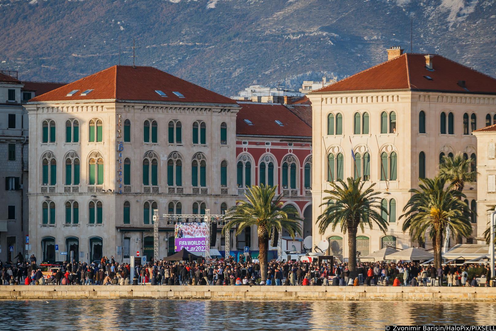 19.12.2022., Split - Splicani na rivi organizirali svecani docek za Vatrene reprezentativceMarka Livaju, Ivu Grbica, Maria Pasalica, Ivana Perisica, Josipa Juranovica i Nikolu Vlasica.  Photo: Zvonimir Barisin/HaloPix/PIXSELL