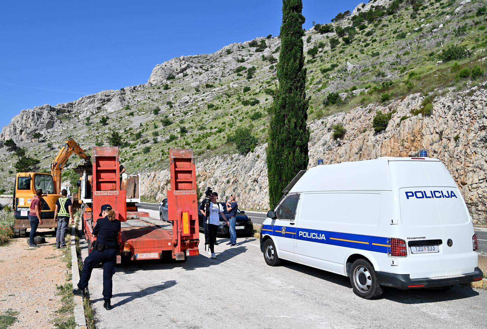 02.06.2023., Uvala Vruja - Zapocelo je rusenje sedam bespravno sagradjenih objekata koje je sagradio poduzetnik Stipe Latkovic. Photo: Matko Begovic/PIXSELL