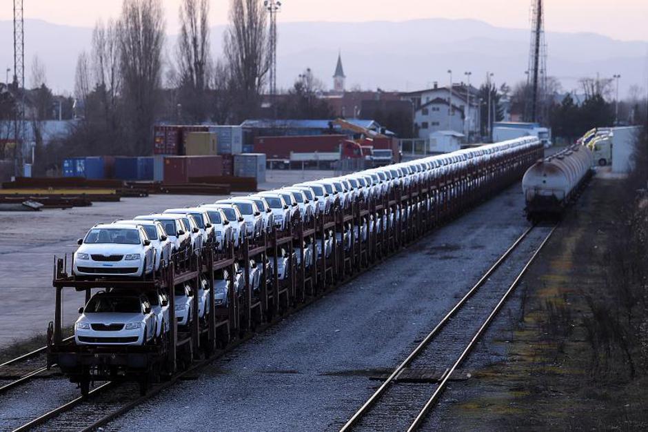 Automobili marke Škoda za potrebe MUP-a na željezničkom terminalu