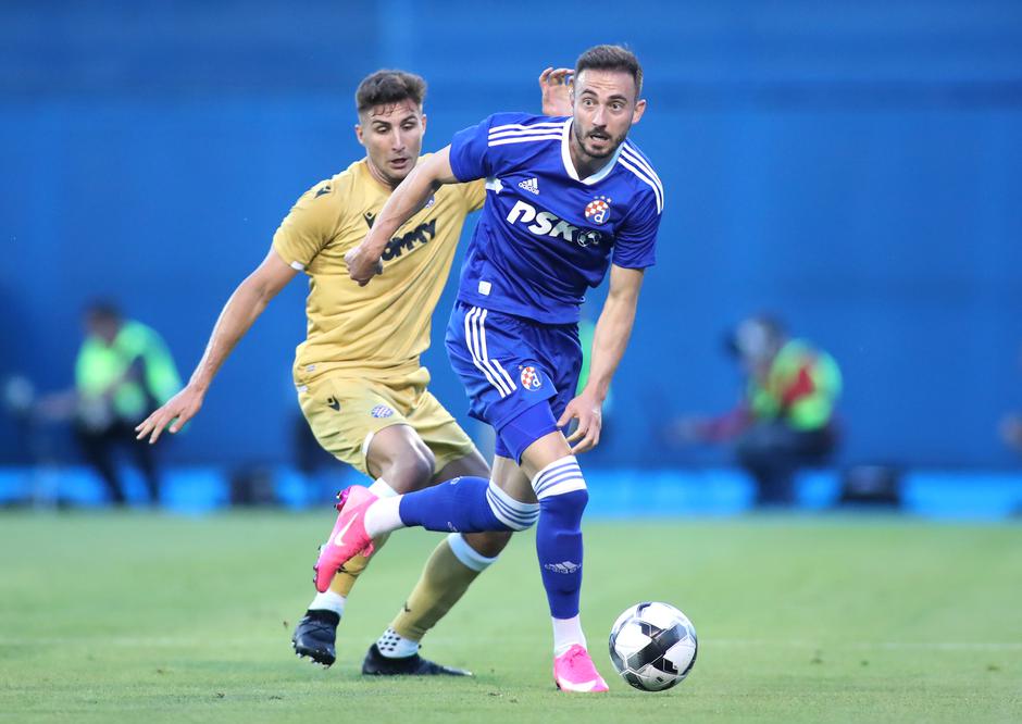 Dinamo i Hajduk u utakmici Superkupa na stadionu u Maksimiru