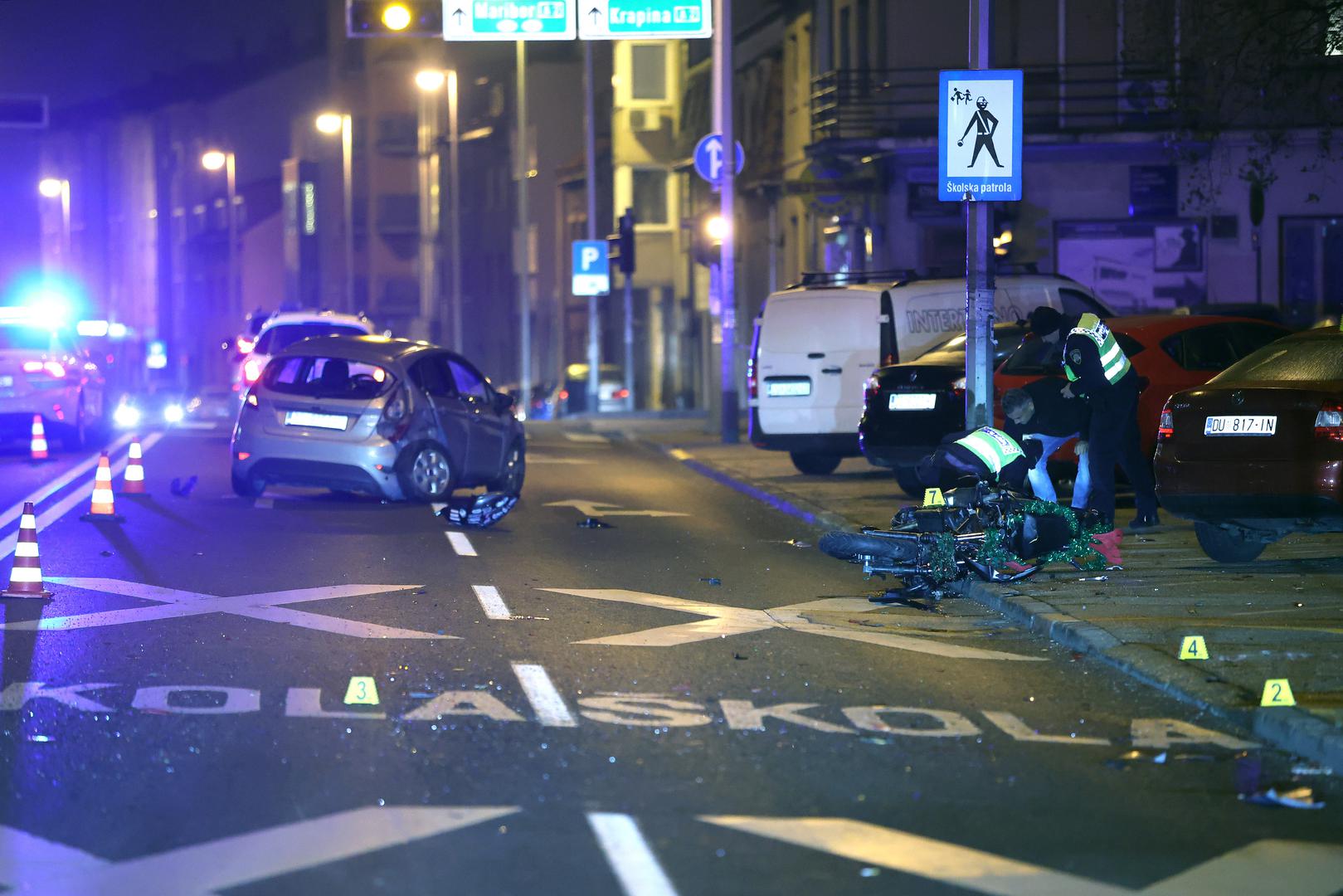 24.12.2023., Zagreb -  U Ilici kod kucnog broja 308 doslo je do prometne nesrece. Policijski sluzbenici obavljaju ocevid nakon prometne nesrece u kojoj su sudjelovali osobni automobil i motocikl. Smrtno je stradao vozac motocikla.  Photo: Sanjin Strukic/PIXSELL