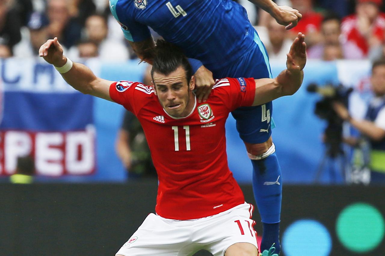 Football Soccer - Wales v Slovakia - EURO 2016 - Group B - Stade de Bordeaux, Bordeaux, France - 11/6/16 Wales' Gareth Bale in action with Slovakia's Jan Durica REUTERS/Sergio Perez Livepic