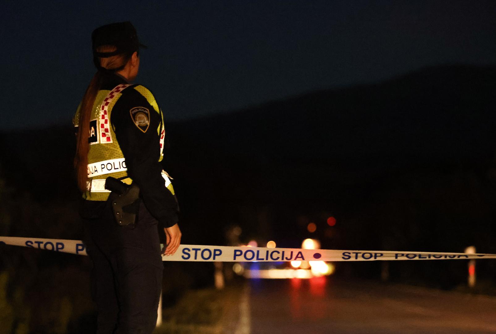 22.04.2024., Sinj- nesto prije 18 sati u mjestu Glavice Gornje DC 219 Han-Sinj doslo je do prometne nesrece , sudar osobnog vozila i motocikla. Vozac motocikla preminuo na mjestu od zadobivenih ozljeda. Cesta je zatvorena za sav promet. Navodno se radi o 25. godisnjem muskarcu iz mjesta Brnaze kod Sinja koji je upravljao Suzuki motorom te je sletio u kanal.  Photo: Ivana Ivanovic/PIXSELL