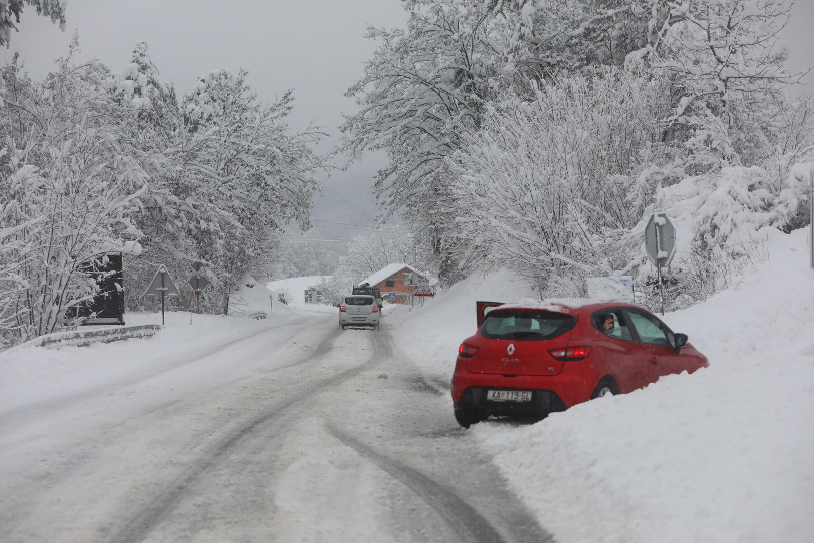 23.01. 2023., Karlovac - Autocesta D1 od Karlovca do Slunja zametena snijegom. Zbog neociscene ceste promet se odvija otezano uz zastoje.  Photo: Kristina Stedul Fabac/PIXSELL