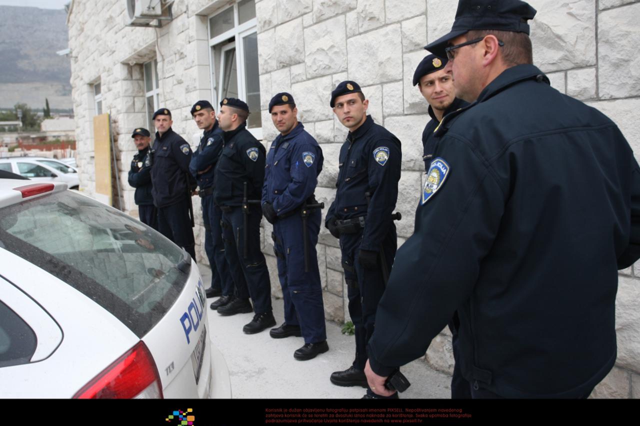 policija