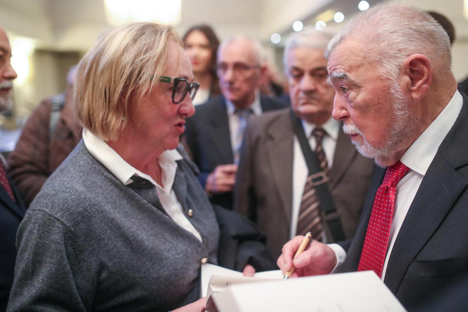 Ali i brojni bivši i sadašnji političari: Budimir Lončar, Radimir Čačić, Mirando Mrsić, Krešo Beljak, Davorko Vidović... 