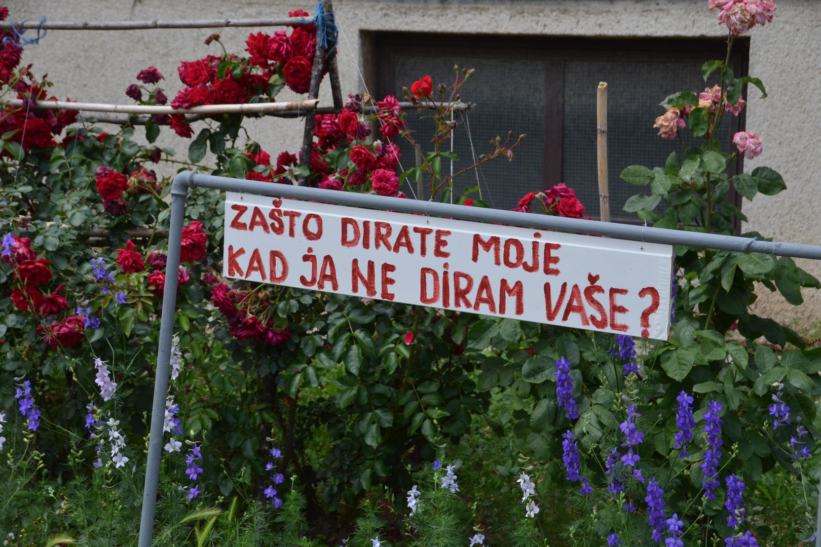 'Zašto dirate moje kad ja ne diram vaše?', napisao je stanar.