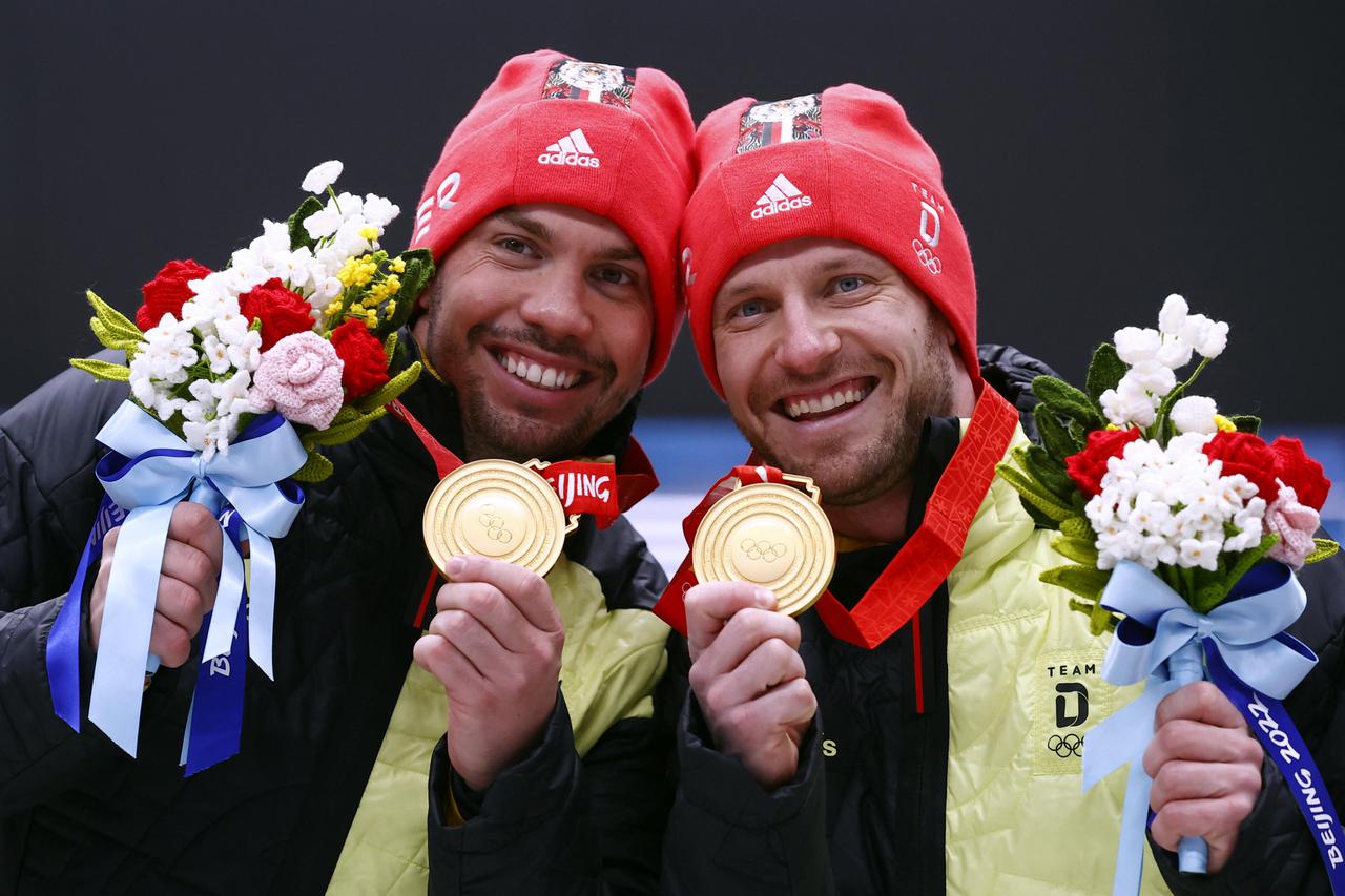 Victory Ceremony - Luge Doubles