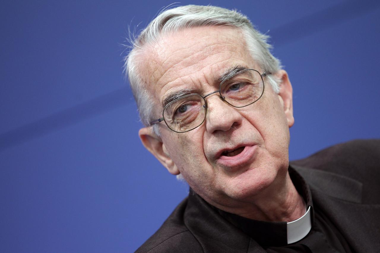 Padre Federico Lombardi spokesman of the Vatican adress a press conference during the visit of Pope Benedict XVI in Berlin, Germany, 22 September 2011. The head of the Roman Catholic Church is visiting Germany from 22-25 September 2011. Foto: Michael Kapp