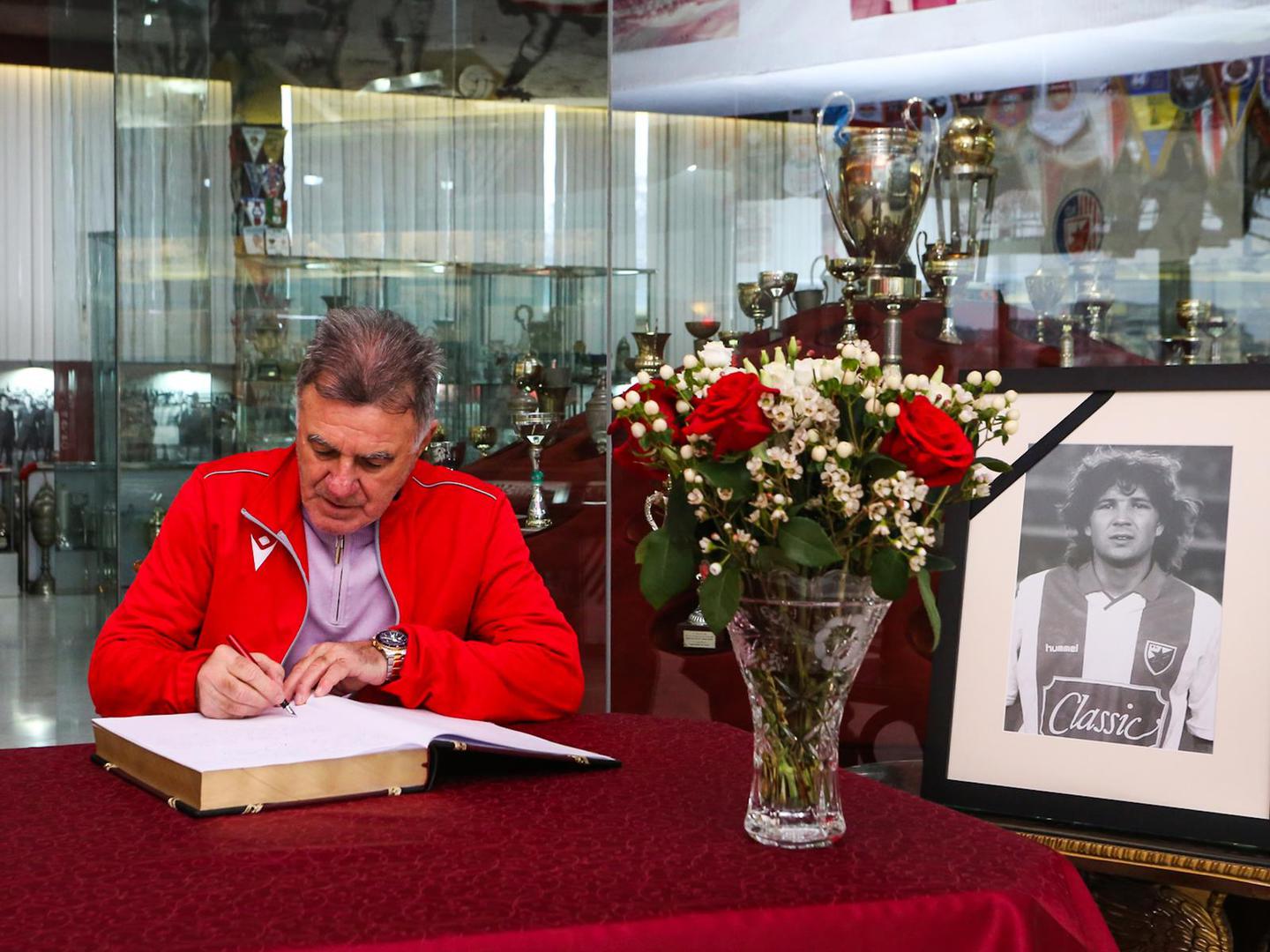 17, December, 2022, Belgrade - The book of mourning on the occasion of the death of Sinisa Mihajlovic was opened in the Red Star FC Museum.  Stanislav Karasi.    

17, decembar, 2022, Beograd - Knjiga zalosti povodom smrti Sinise Mihajlovica otvorena je u Muzeju FK Crvena zvezda.     Photo: FK Crvena zvezda/ATAImages/PIXSELL