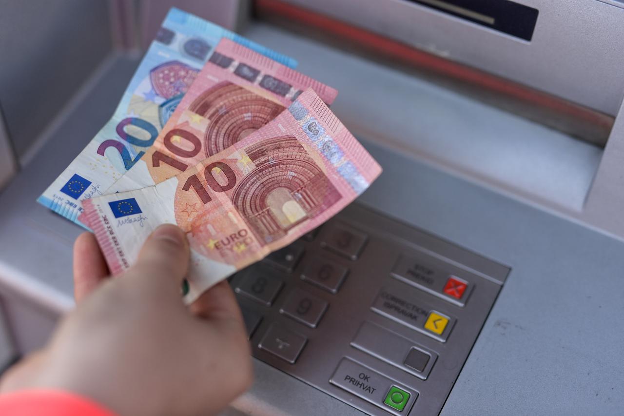 Od 1. siječnja euro postaje službena valuta u Hrvatskoj i nakon 29 godina zamijenit će kunu