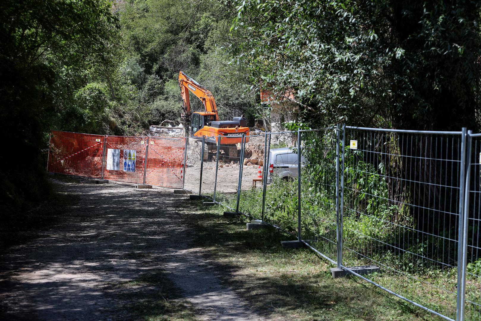 30.07.2024., Donja Suvaja - Izgradnja ilegalne hidroelektrane na Uni Photo: Sime Zelic/PIXSELL