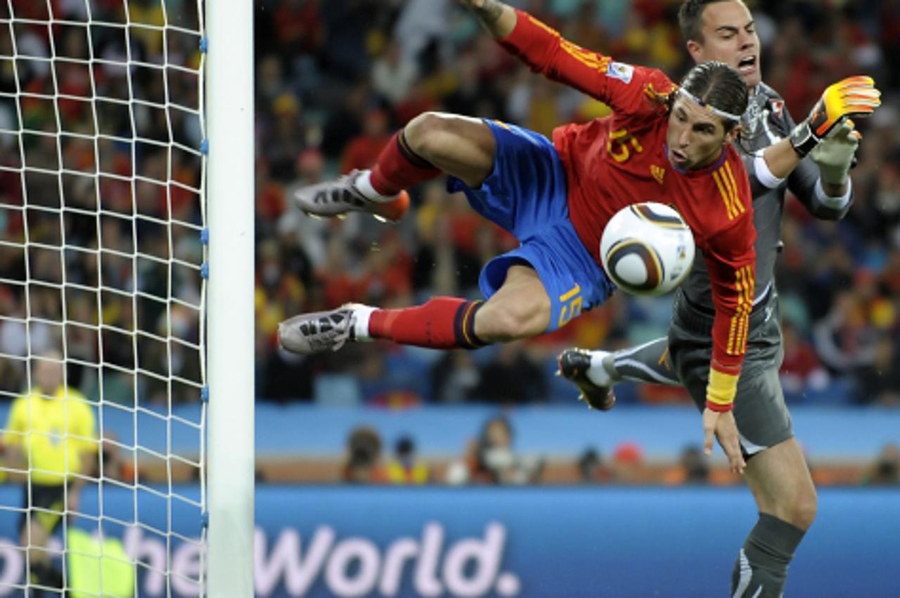 'Spain\'s defender Sergio Ramos (L) challenges Switzerland\'s goalkeeper Diego Benaglio during their 2010 World Cup group H first round football match on June 16, 2010 at Moses Mabhida stadium in Durb