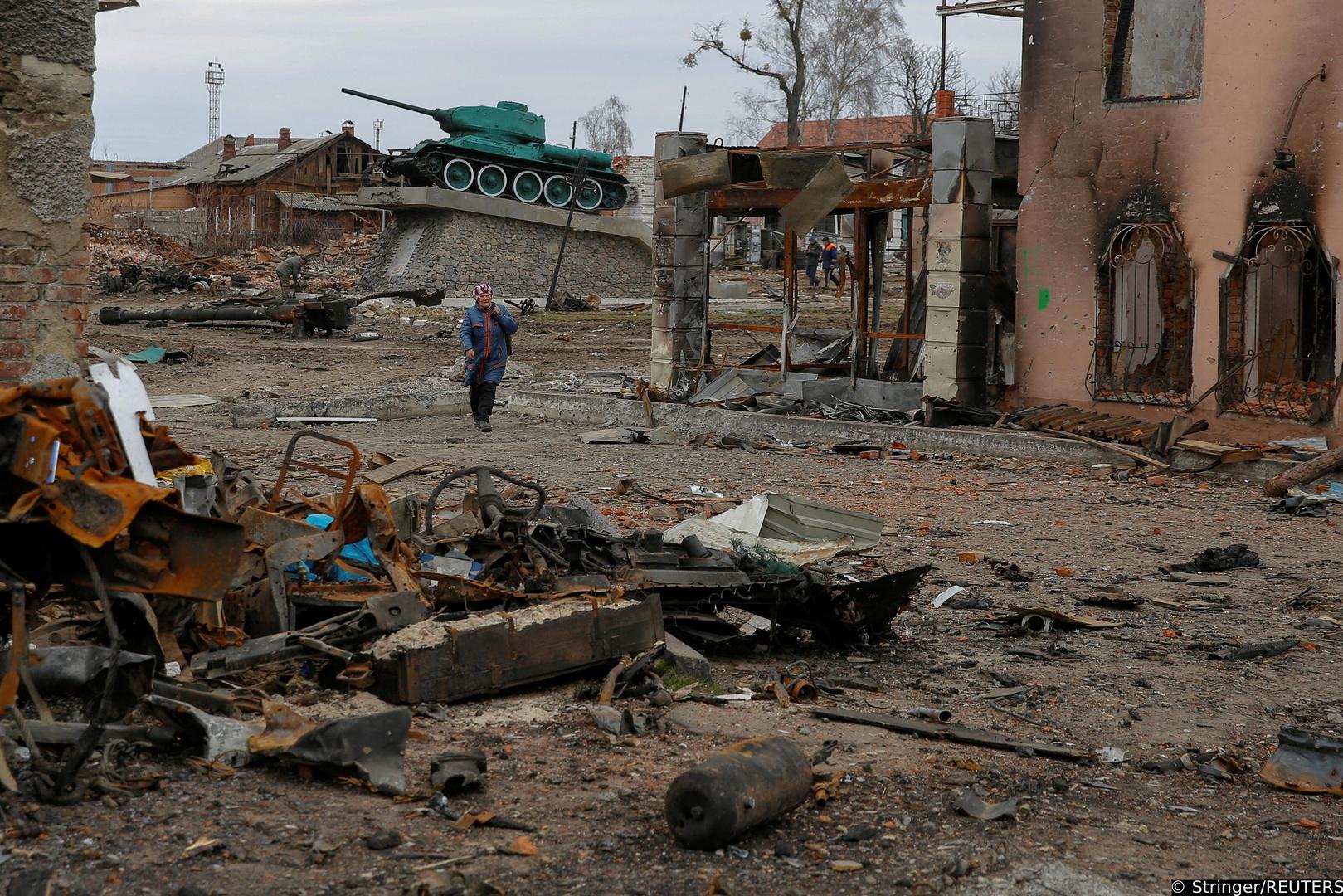 A local resident walks next to buildings damaged by shelling, as Russia’s attack on Ukraine continues, in the town of Trostianets, in Sumy region, Ukraine March 28, 2022. Picture taken March 28, 2022. REUTERS/Oleg Pereverzev Photo: Stringer/REUTERS