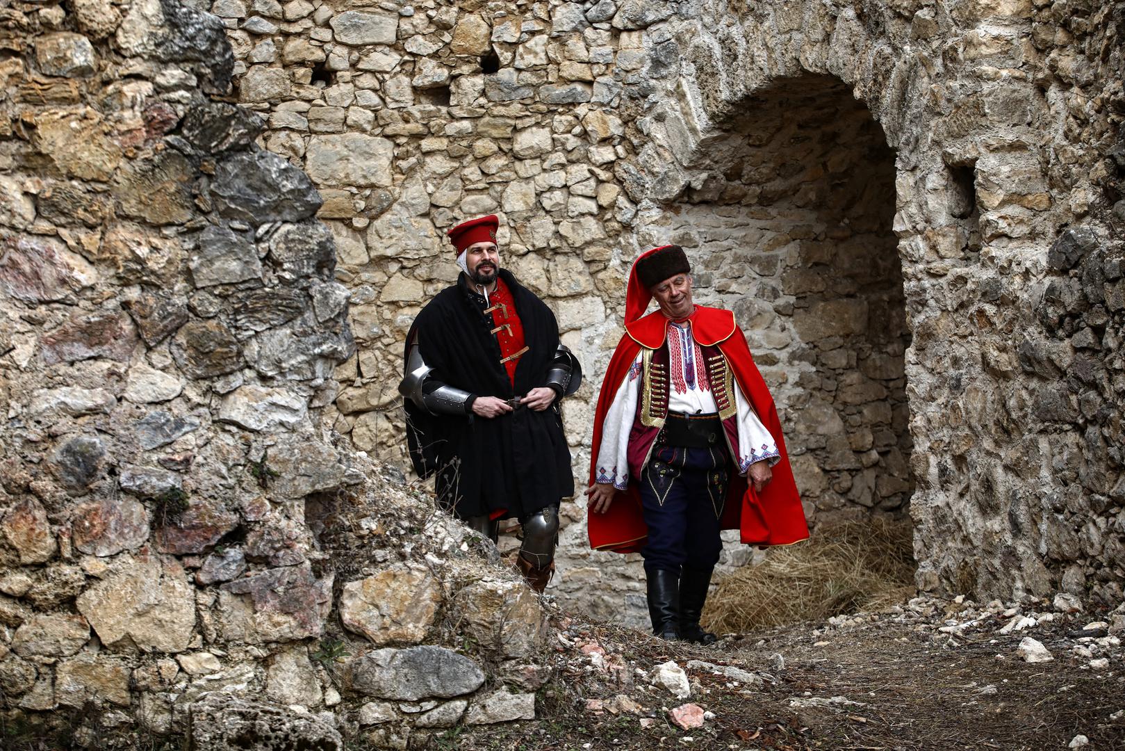 05.02.2022. Sveti Ivan Zelina - Ekipa Vecernjeg lista snima igrano-dokumentarni film o zumberackim uskocima na rusevinama starog grada Zelingrad (Burg). Na snimanju su ucestvovali Zumberacki uskoci, Zelingradski vitezovi, Petra Balija, Antonio Tatar, Marin Penavic, Matej Pavelic, Marin Matijevic.  Photo: Boris Scitar/Vecernji list/PIXSELL/PIXSELL