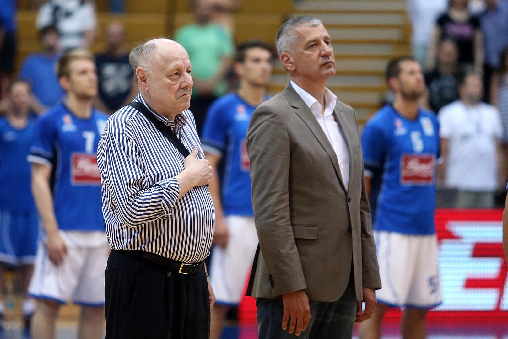 06.06.2015., Zagreb - Druga utakmica finala kosarkaskog prvenstva Hrvatske, KK Cibona - KK Cedevita. Kadeti Cibone su prvaci Hrvatske. Mirko Novosel i Aleksandar Petrovic urucili su im nagrade. "nPhoto: Goran Stanzl/PIXSELL