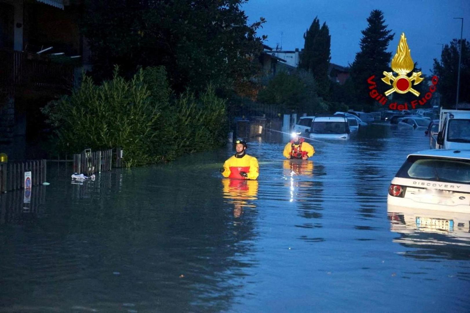 FILE PHOTO: Italian firefighters work in flooded streets in the Tuscany region, Italy, November 3, 2023. Several people died and went missing in the central region of Tuscany as Storm Ciaran battered western Europe. Vigili del Fuoco/Handout via REUTERS ATTENTION EDITORS THIS IMAGE HAS BEEN SUPPLIED BY A THIRD PARTY. DO NOT OBSCURE LOGO./File Photo Photo: Vigili del Fuoco/REUTERS