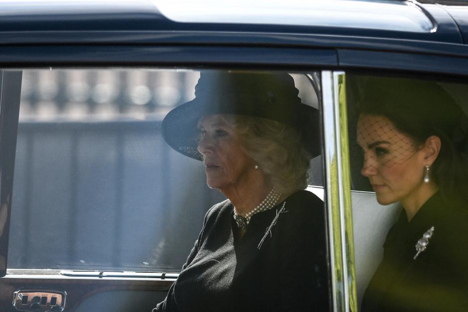 Britain mourns Queen Elizabeth