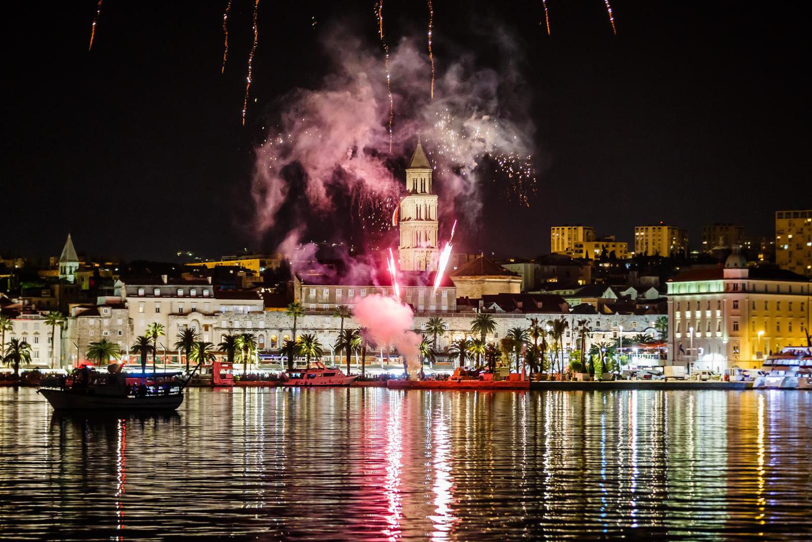 07.05.2022., Split - Vatromet na zavrsetku proslave sv Dujma. Danas je grad Split proslavio svog nebeskog zastitnika sv Dujma te je na kraju koncerta odrzan vatromet. 

 Photo: Zvonimir Barisin/PIXSELL