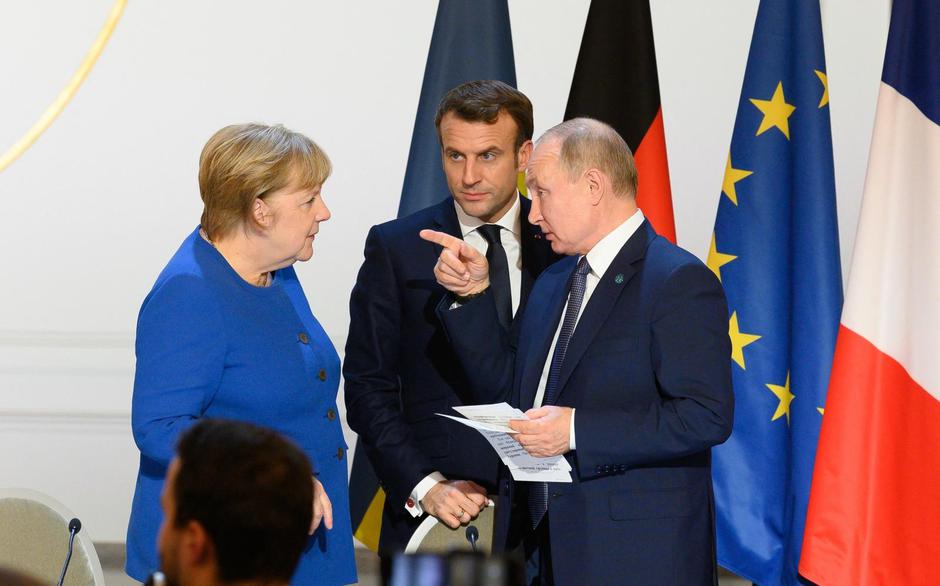 Merkel, Putin i Macron razgovaraju u Francuskoj nakon sastanka o budućnosti Ukrajine