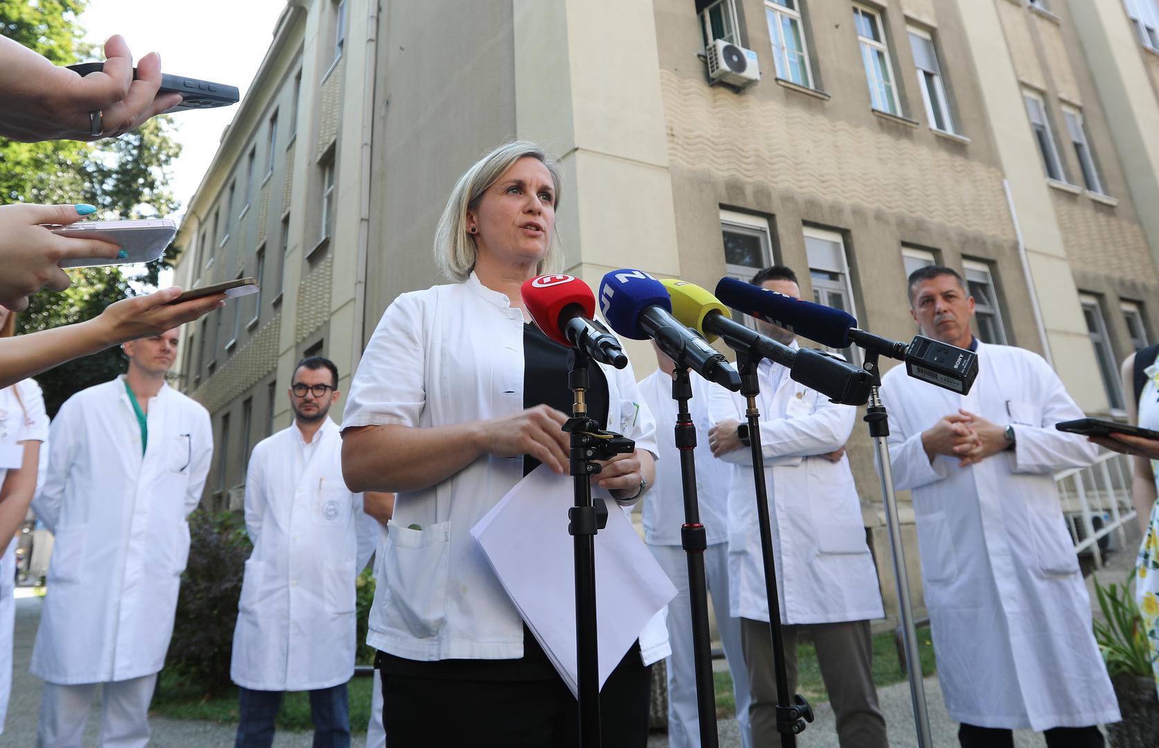 25.07.2024.,Zagreb, Traumatoloska bolnica, konferencija za medije na kojoj je istupilo 17 lijecnika zaposlenih u Klinici za traumatologiju koji se tjednima bore za dostojanstven rad i tretman. Na konferenciji za medije javno su istupili oko svih objeda i neistina koje o njima siri sada vec bivsi Predstojnik Klinike za traumatologiju dr. Vidovic. U ime lijecnika medijima se obratila dr. Ana Cizmic.    Photo: Robert Anic/PIXSELL