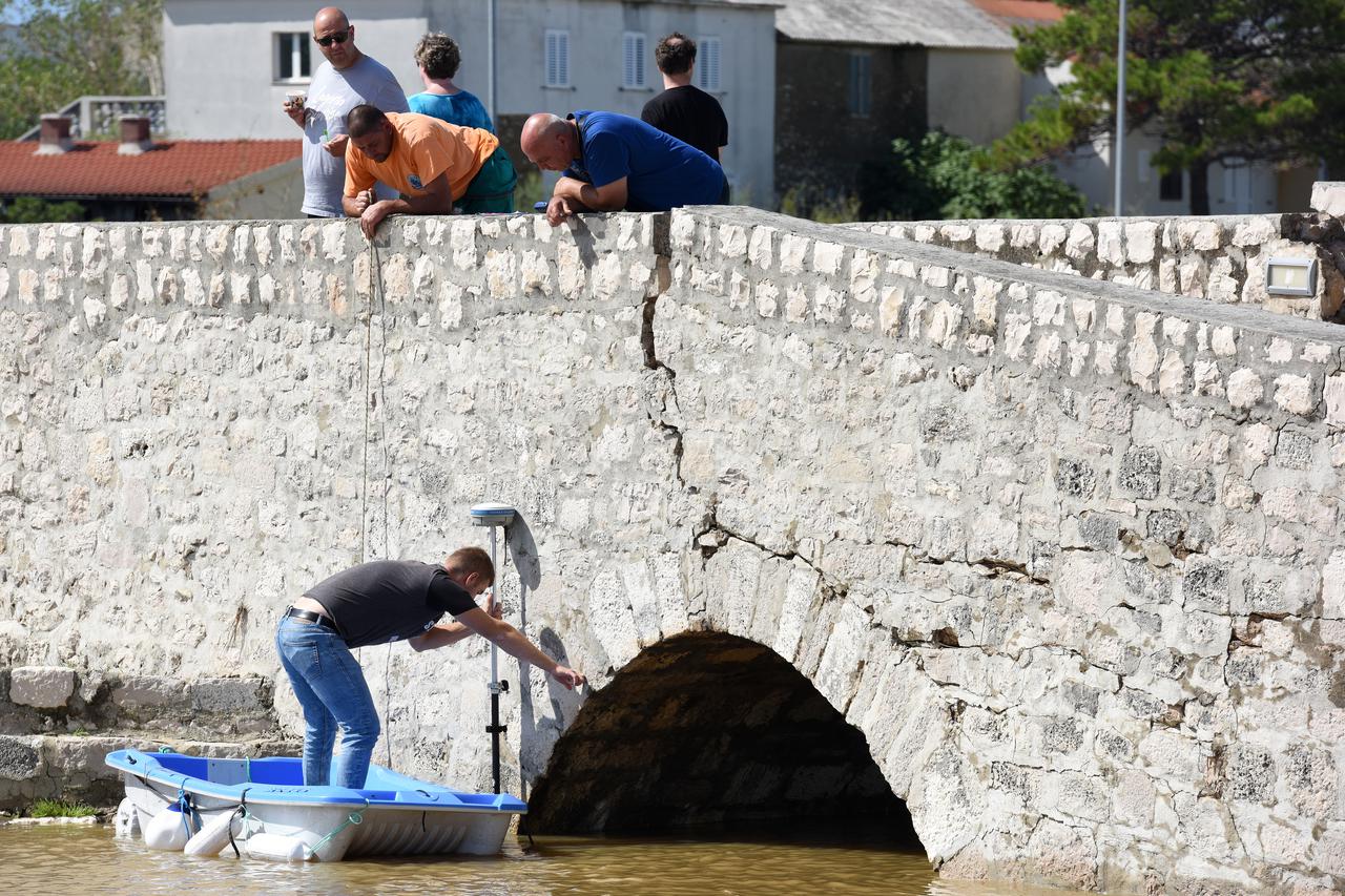 Sukošan: Vojska i vatrogasci saniraju štetu koju je Zadarskoj županiji nanijela ciklona Gracija