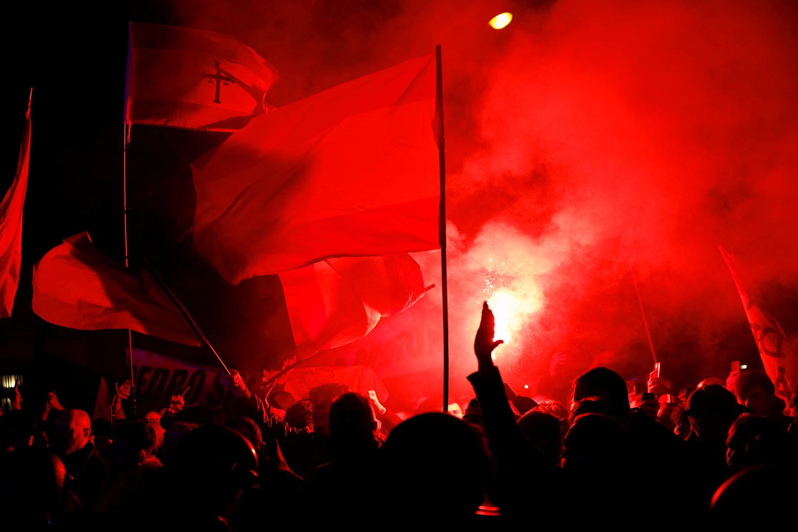 People take part in a protest near to Spain's Socialists Party (PSOE) headquarters, following acting PM Pedro Sanchez negotiations for granting an amnesty to people involved with Catalonia's failed 2017 independence bid in Madrid, Spain, November 6, 2023. REUTERS/Juan Medina Photo: JUAN MEDINA/REUTERS