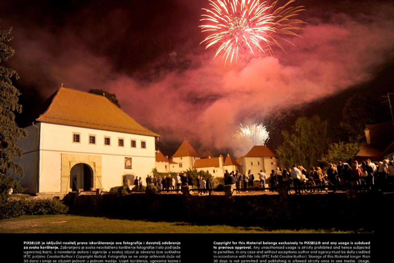 '23.09.2011., Varazdin - Vatromet iznad Starog grada povodom otvorenja 41. Varazdinskih baroknih veceri.  Photo: Marko Jurinec/PIXSELL'