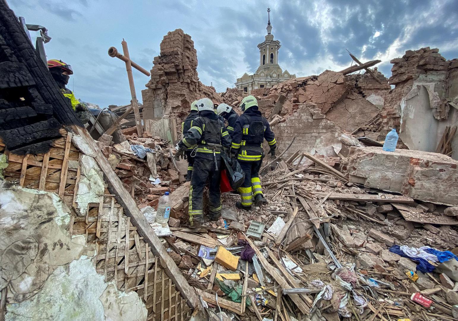 Rescues carry a bag with the body of 10-year-old boy Tymofii released from debris at a site of a residential building damaged by a Russian missile strike, amid Russia's attack on Ukraine, in Kharkiv, Ukraine October 6, 2023. REUTERS/Vitalii Hnidyi Photo: Stringer/REUTERS