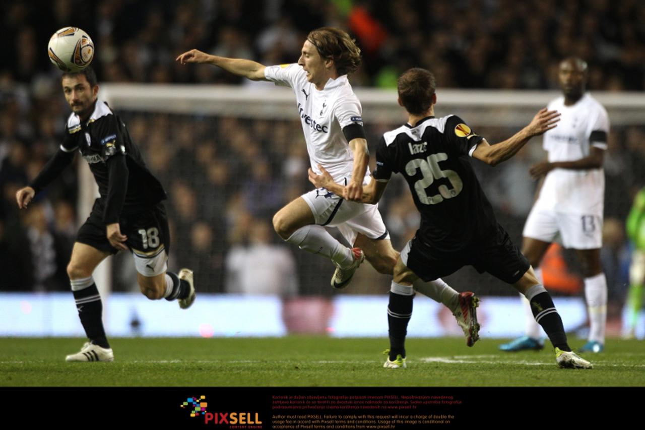 'PAOK Salonika\'s Costin Lazar (2nd right) catches Tottenham Hotspur\'s Luka Modric as they battle for the ball Photo: Press Association/Pixsell'