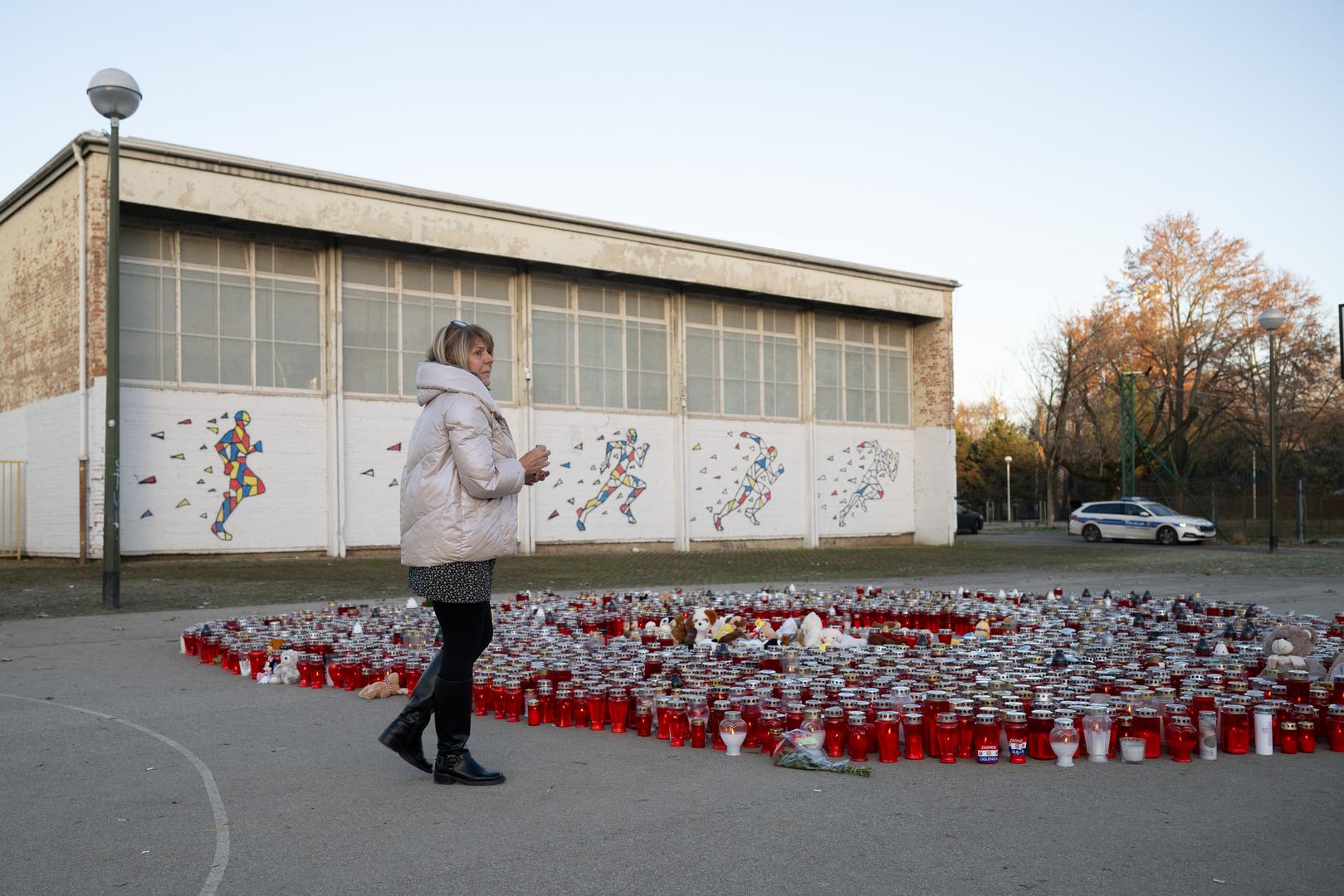 U suludom napadu u školi u Prečkom preminulo je dijete. Napadač (19) s nožem je ušetao u osnovnu školu, ubio dijete nekoliko ih ozlijedio, a teško je ranio i učiteljicu