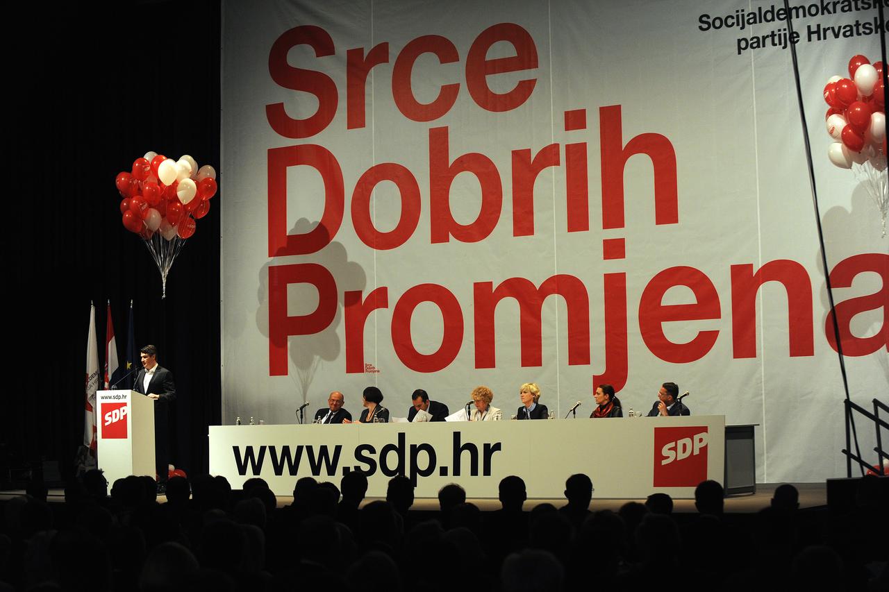 02.06.2012., Trg sportova 11, Zagreb - 12. izborna konvencija SDP-a, pod sloganom Srce dobrih promjena, u Maloj dvorani Doma sportova. Gotovo 2 300 delegata bira novo Predsjednistvo i Glavni odbor stranke. Zoran Milanovic. 